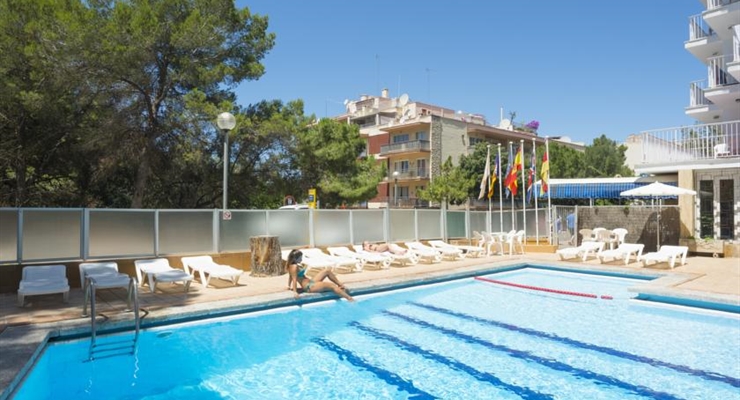 HSM Reina Isabel - El Arenal, Piscina