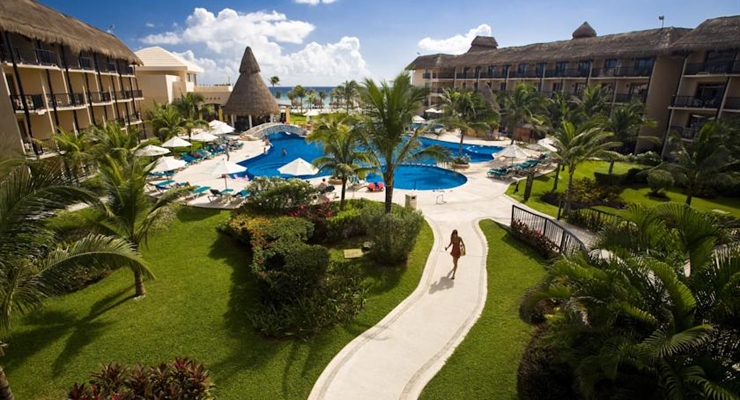 Catalonia Riviera Maya - Messico, Sfondo