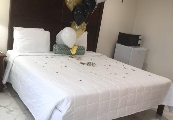 Colony Club Inn & Suites