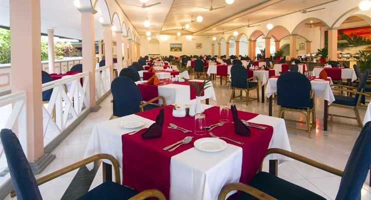 Equator Village - Maldive, Ristorante