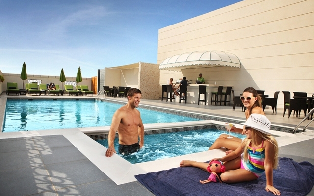 Hotel Cosmopolitan - Dubai, Piscina