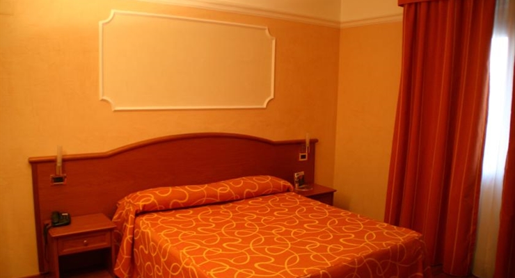 Gold Hotel - Marcianise, Camere